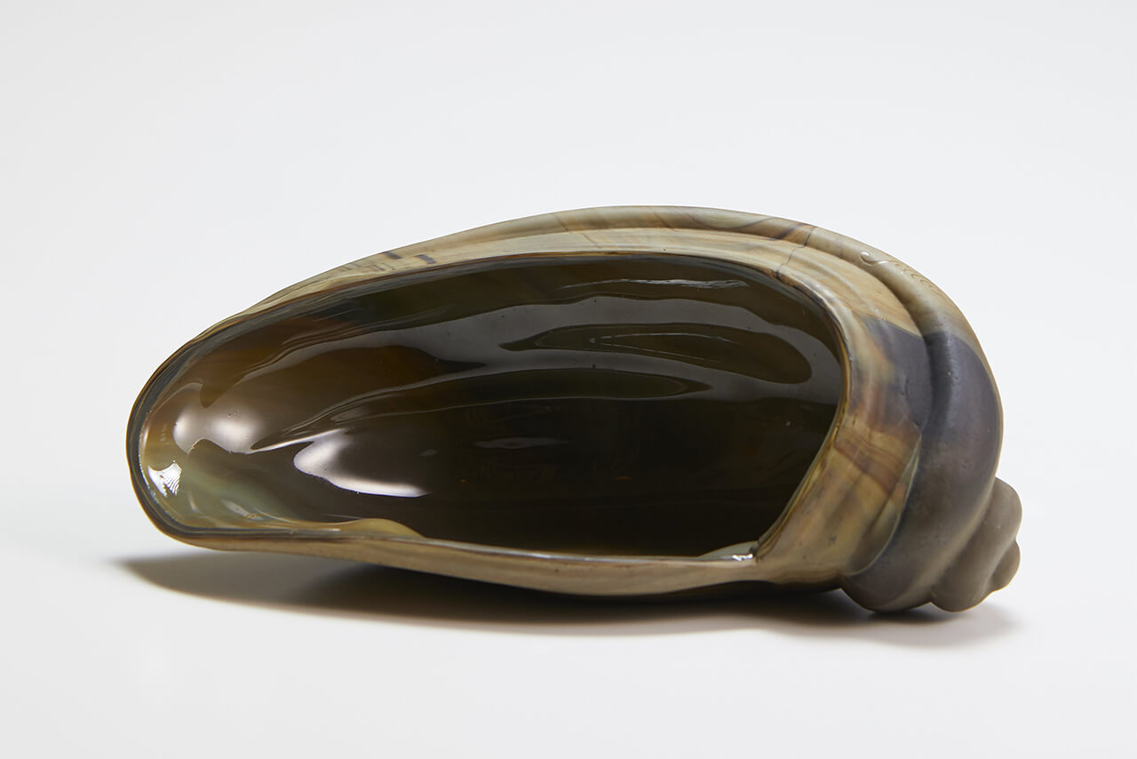 エミール・ガレ　貝形小物入れ（ヴィド＝ポッシュ）